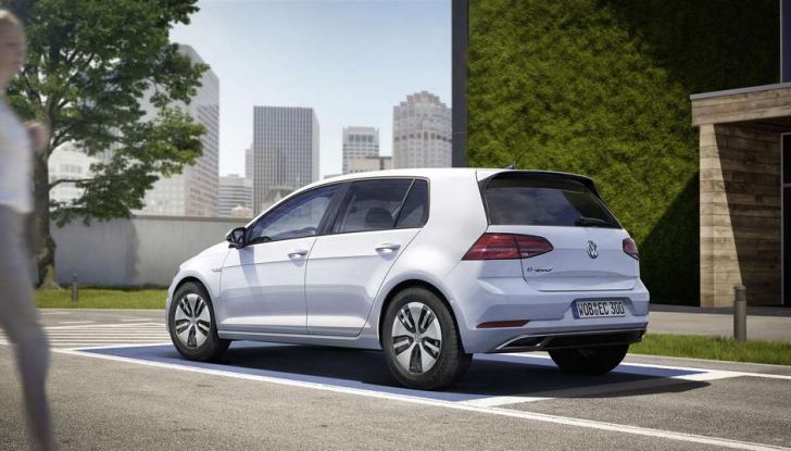 Volkswagen e-Golf 2017, l’elettrica debutta con un’autonomia di 300 km - Foto 4 di 8