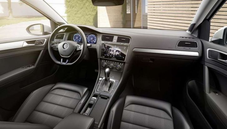 Volkswagen e-Golf 2017, l’elettrica debutta con un’autonomia di 300 km - Foto 6 di 8