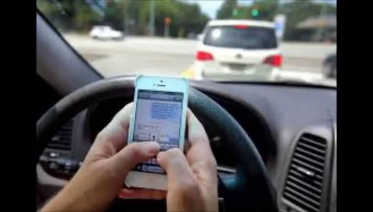 cellulare-alla-guida