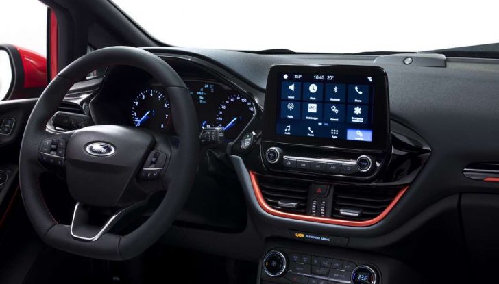 Ford Fiesta 2017 nuova generazione, postazione di guida.