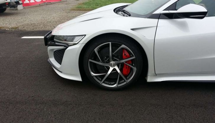 Nuova Honda NSX 2017, profilo anteriore.