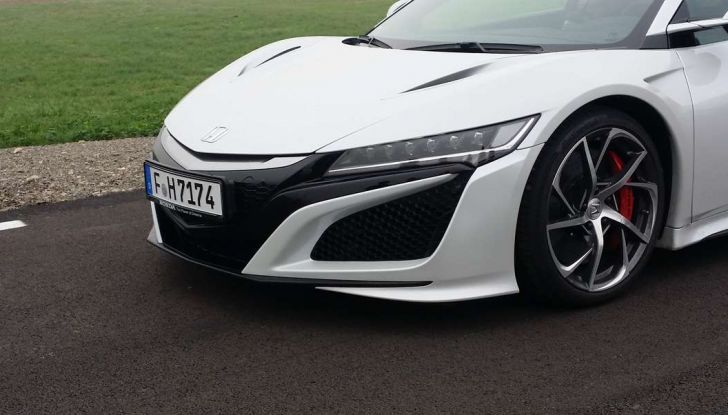 Nuova Honda NSX 2017, profilo anteriore..