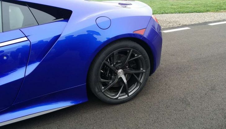 Nuova Honda NSX 2017, profilo posteriore.