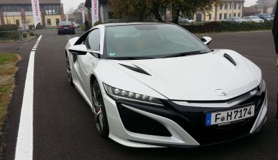 Honda NSX 2017: il Test drive in pista da 571CV e quattro motori