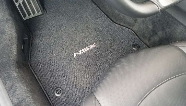 Nuova Honda NSX 2017, dettaglio interno.