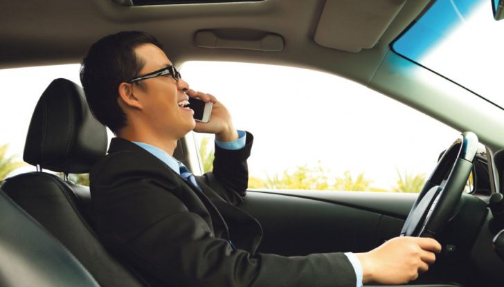cellulare-alla-guida