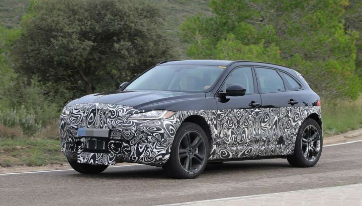 Jaguar I-PACE, prime foto spia del SUV elettrico - Foto 2 di 9