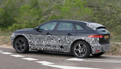 Jaguar I-PACE, prime foto spia del SUV elettrico
