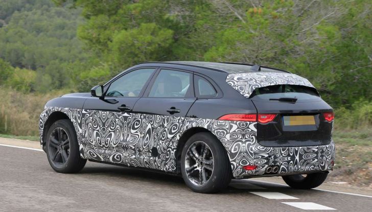 Jaguar I-PACE, prime foto spia del SUV elettrico - Foto 7 di 9