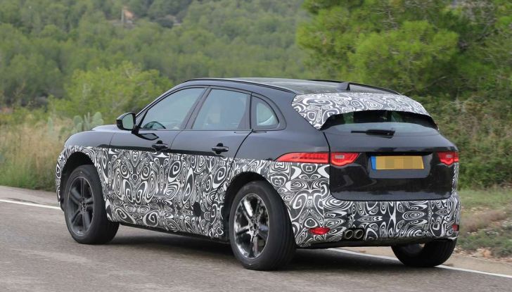 Jaguar I-PACE, prime foto spia del SUV elettrico - Foto 8 di 9