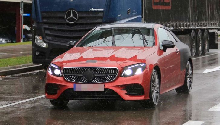 Mercedes Classe E Coupé, prime foto spia della nuova generazione - Foto 3 di 22