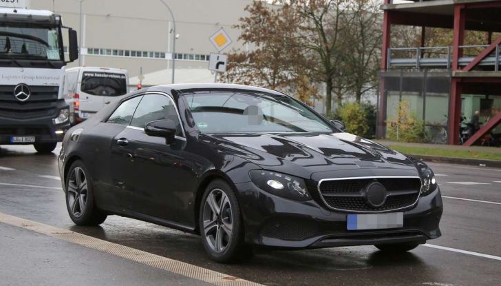 Mercedes Classe E Coupé, prime foto spia della nuova generazione - Foto 10 di 22