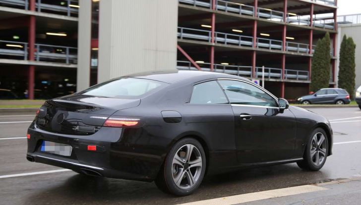 Mercedes Classe E Coupé, prime foto spia della nuova generazione - Foto 15 di 22