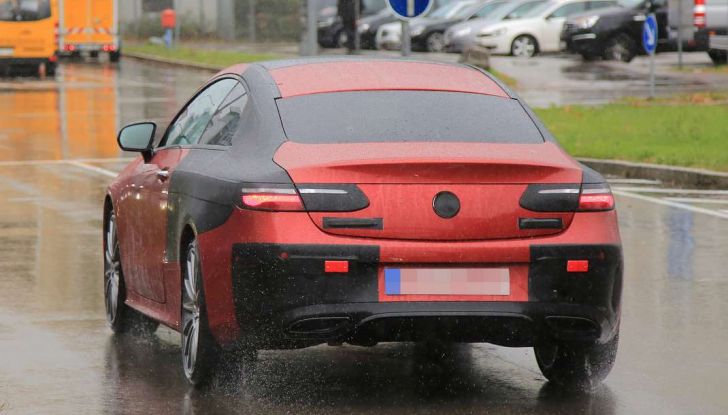 Mercedes Classe E Coupé, prime foto spia della nuova generazione - Foto 6 di 22