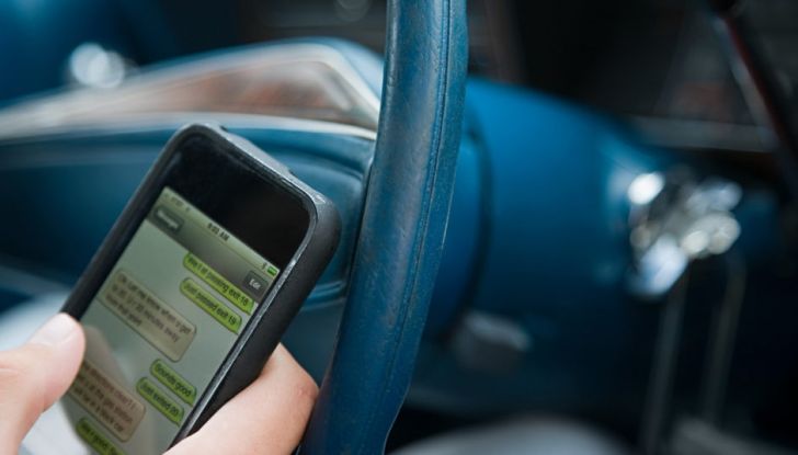 cellulare-alla-guida