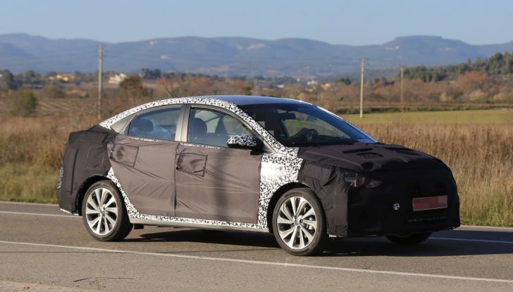 Foto spia Hyundai Accent 2017.