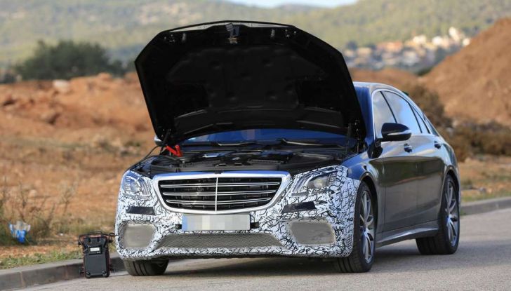 Mercedes Classe S facelift, nuove foto spia con minori camuffature - Foto 10 di 10