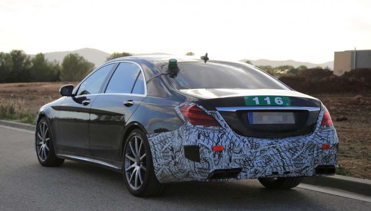 Mercedes Classe S facelift, nuove foto spia con minori camuffature - Foto 5 di 10