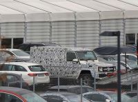 Mercedes G4x4, foto spia della versione con piattaforma allungata