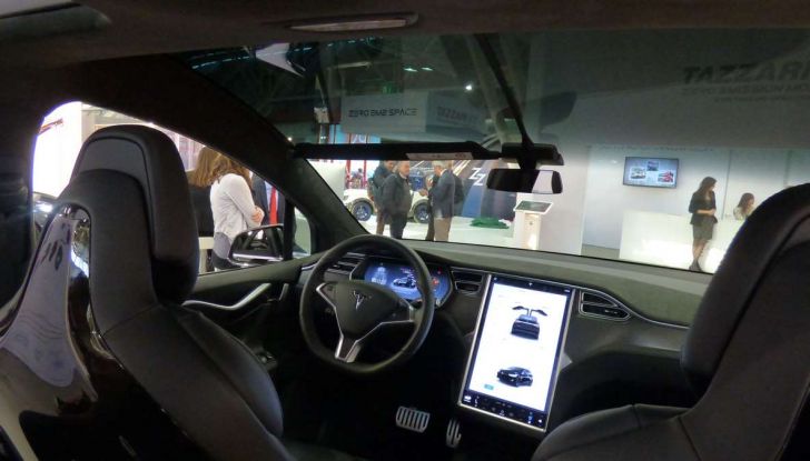 Tesla Model X, il crossover con le ali - Foto 4 di 7