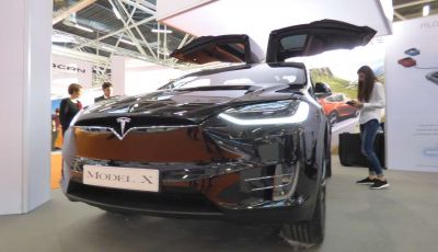 Tesla Model X, il crossover con le ali