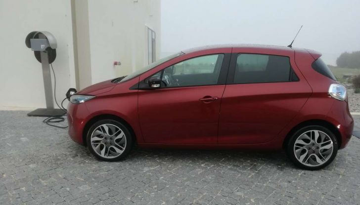 Renault Zoe 40, prova su strada della compatta 100% elettrica - Foto 3 di 15