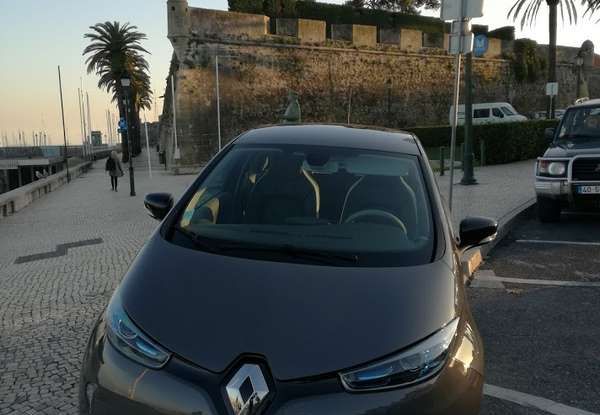 Renault Zoe 40, prova su strada della compatta 100% elettrica - Foto 6 di 15