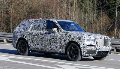 Rolls Royce Cullinan, prime foto spia del SUV di lusso atteso per il 2018