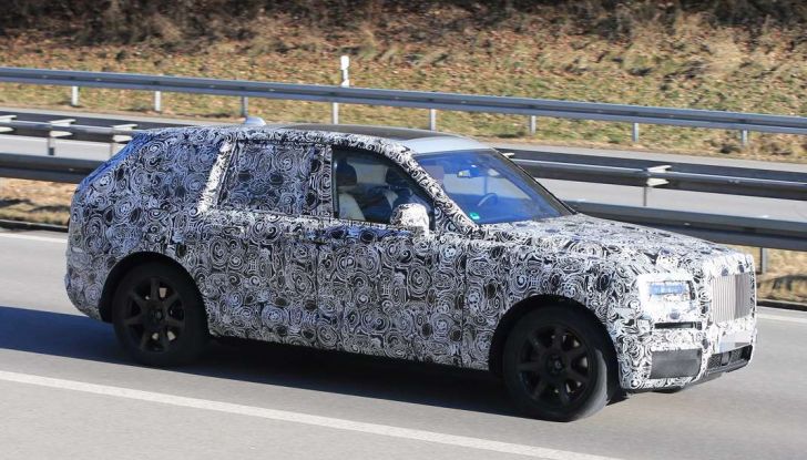 Rolls Royce Cullinan, prime foto spia del SUV di lusso atteso per il 2018 - Foto 4 di 11