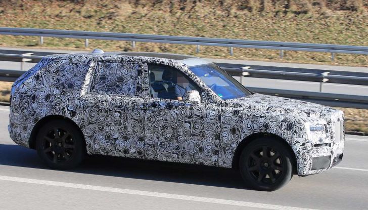 Rolls Royce Cullinan, prime foto spia del SUV di lusso atteso per il 2018 - Foto 5 di 11