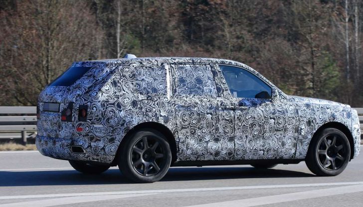 Rolls Royce Cullinan, prime foto spia del SUV di lusso atteso per il 2018 - Foto 7 di 11