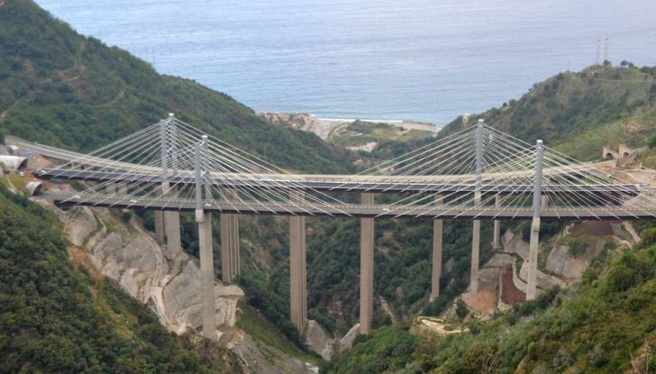 Autostrade, meno 2 punti patente per mancato pedaggio: è legale? - Foto 16 di 19