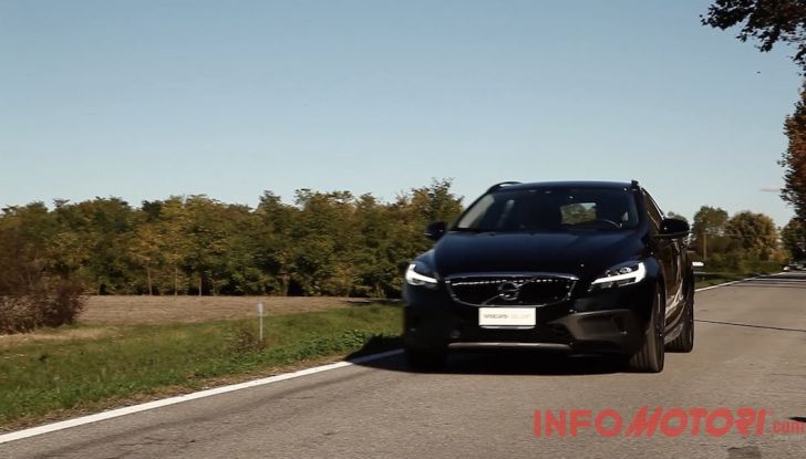 Prova su strada Volvo V40 Cross Country 2016 D2 con Volvo Selekt - Foto 10 di 22