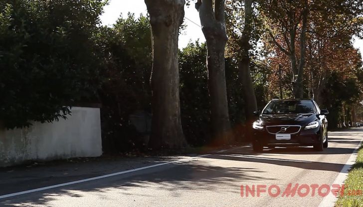 Prova su strada Volvo V40 Cross Country 2016 D2 con Volvo Selekt - Foto 3 di 22