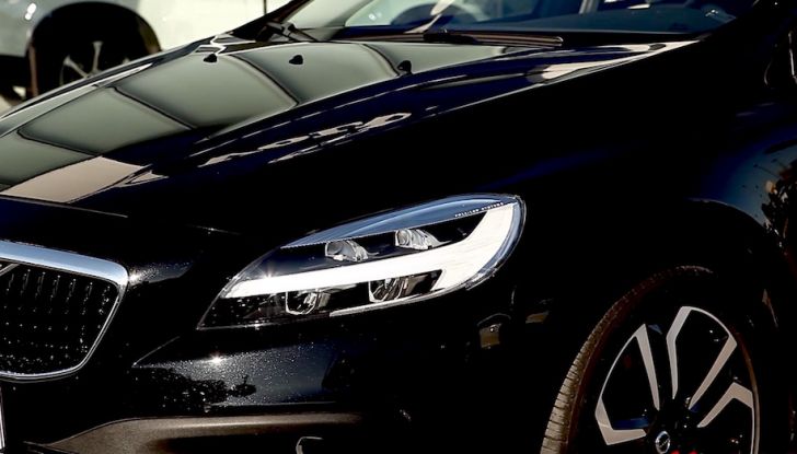 Prova su strada Volvo V40 Cross Country 2016 D2 con Volvo Selekt - Foto 20 di 22