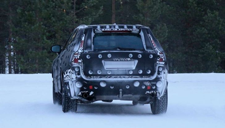 Volvo XC60, nuove foto spia sulla neve della futura generazione - Foto 2 di 10