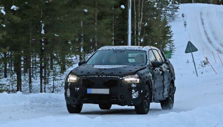 Volvo XC60, nuove foto spia sulla neve della futura generazione - Foto 3 di 10