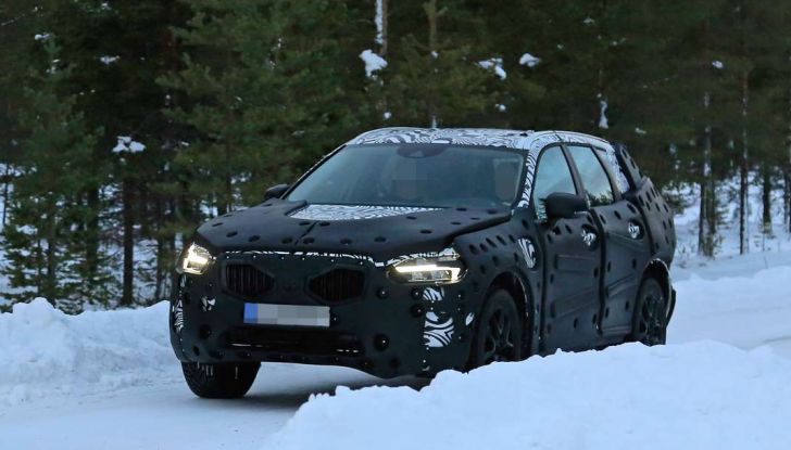 Volvo XC60, nuove foto spia sulla neve della futura generazione - Foto 4 di 10