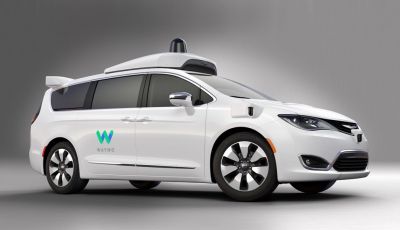 Fiat-Chrysler consegna a Google i minivan per la guida autonoma