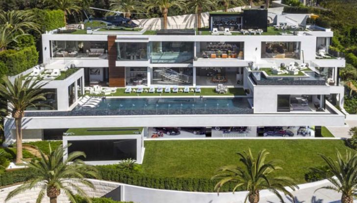 Vendesi villetta compresa collezione supercar a 250 mln dlr