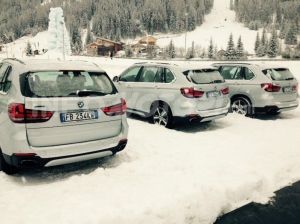 bmw-x5-xdrive-40e-provata-su-strada-e-sulla-neve-1-703x524