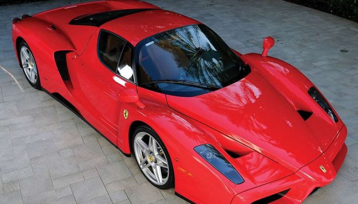 la ferrari enzo di tommy hilfiger finisce all'asta 11