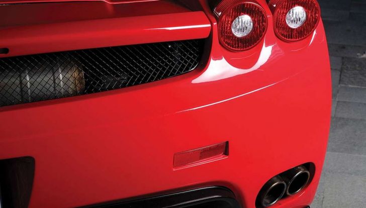 la ferrari enzo di tommy hilfiger finisce all'asta dettaglio posteriore