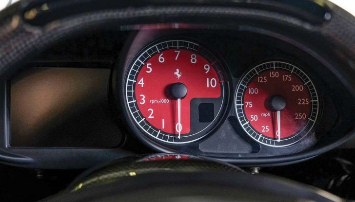 la ferrari enzo di tommy hilfiger finisce all'asta cruscotto