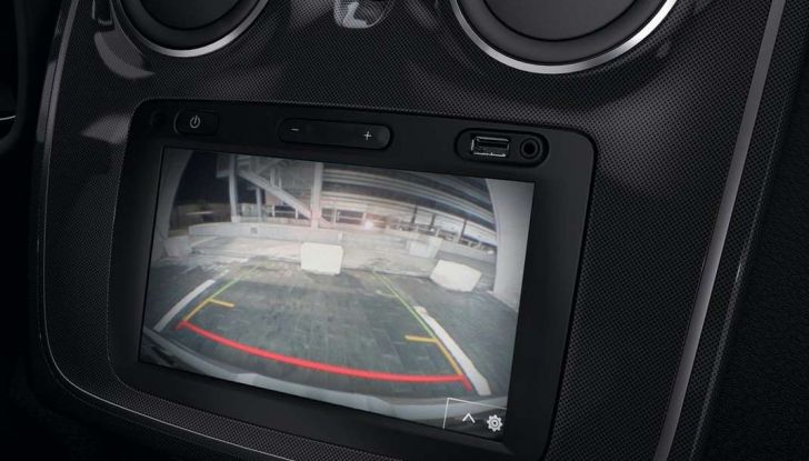 Nuova Dacia Sandero Stepway prova su strada telecamera