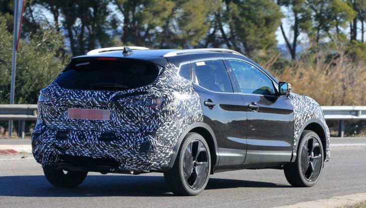 Nuova Nissan Qashqai Facelift, prime foto spia dei test dinamici - Foto 2 di 11