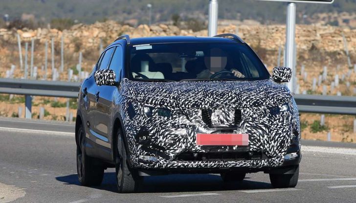 Nuova Nissan Qashqai Facelift, prime foto spia dei test dinamici - Foto 7 di 11