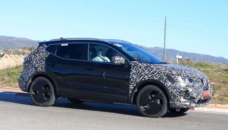 Nuova Nissan Qashqai Facelift, prime foto spia dei test dinamici - Foto 4 di 11