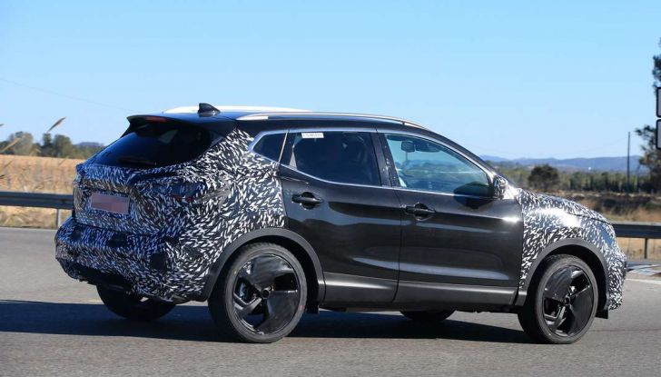 Nuova Nissan Qashqai Facelift, prime foto spia dei test dinamici - Foto 9 di 11