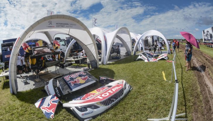 Quattro PEUGEOT 3008DKR pronte per la partenza della DAKAR 2017 - Foto 2 di 5